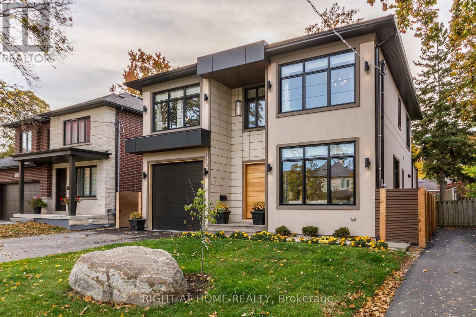 118 Martin Grove Road, Toronto, Ontario  M9B 4K5 - Photo 3 - W12670428