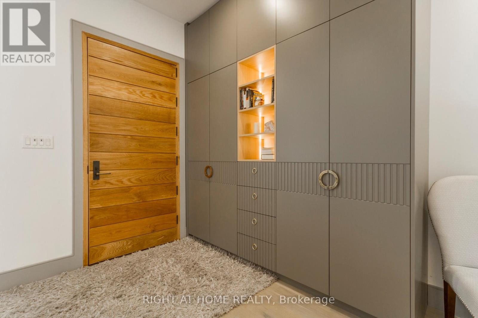 118 Martin Grove Road, Toronto, Ontario  M9B 4K5 - Photo 4 - W12670428