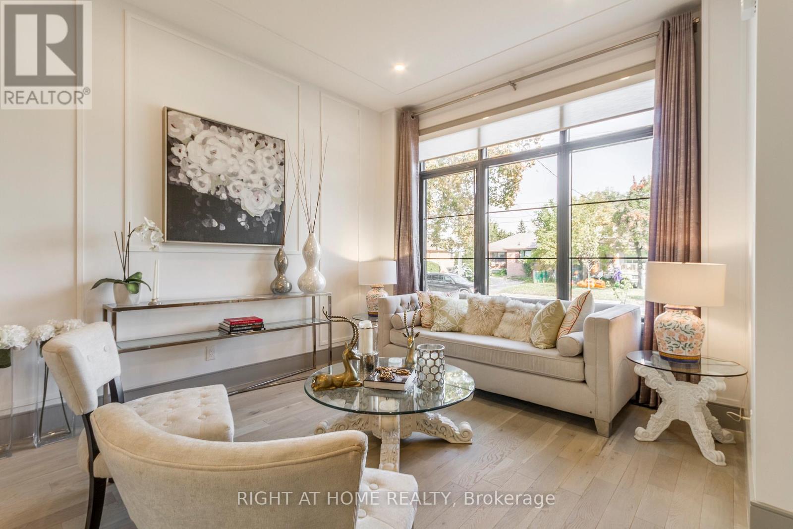 118 Martin Grove Road, Toronto, Ontario  M9B 4K5 - Photo 5 - W12670428