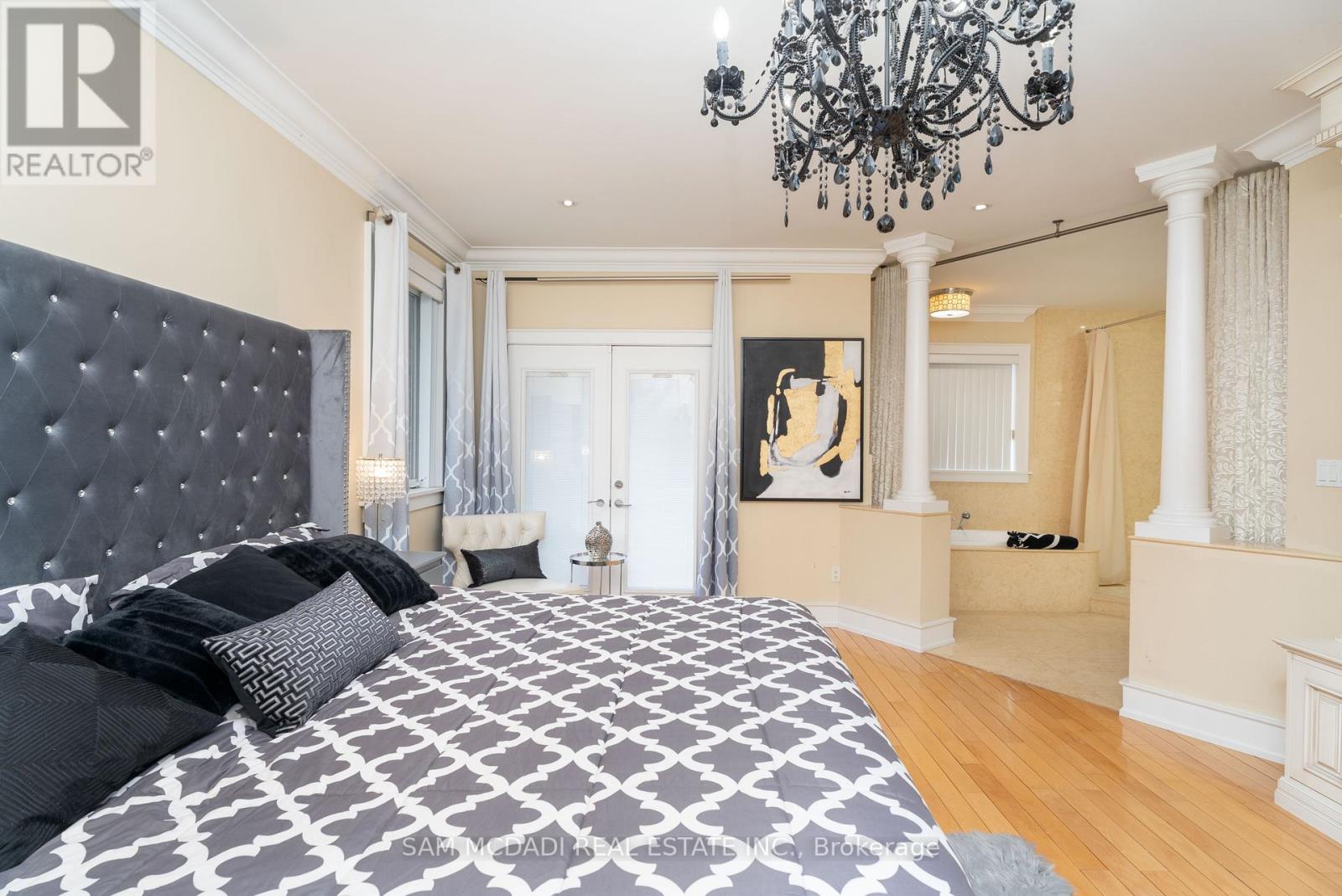 2489 Olinda Court, Mississauga, Ontario  L5C 4P5 - Photo 22 - W12670438