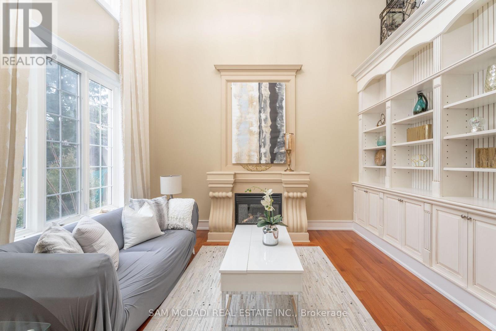 2489 Olinda Court, Mississauga, Ontario  L5C 4P5 - Photo 5 - W12670438