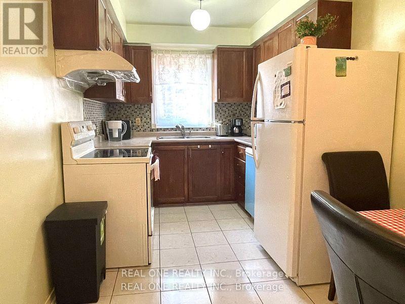 Unit 2 - 1235 Blackburn Drive, Oakville, Ontario  L6M 2W5 - Photo 5 - W12670456