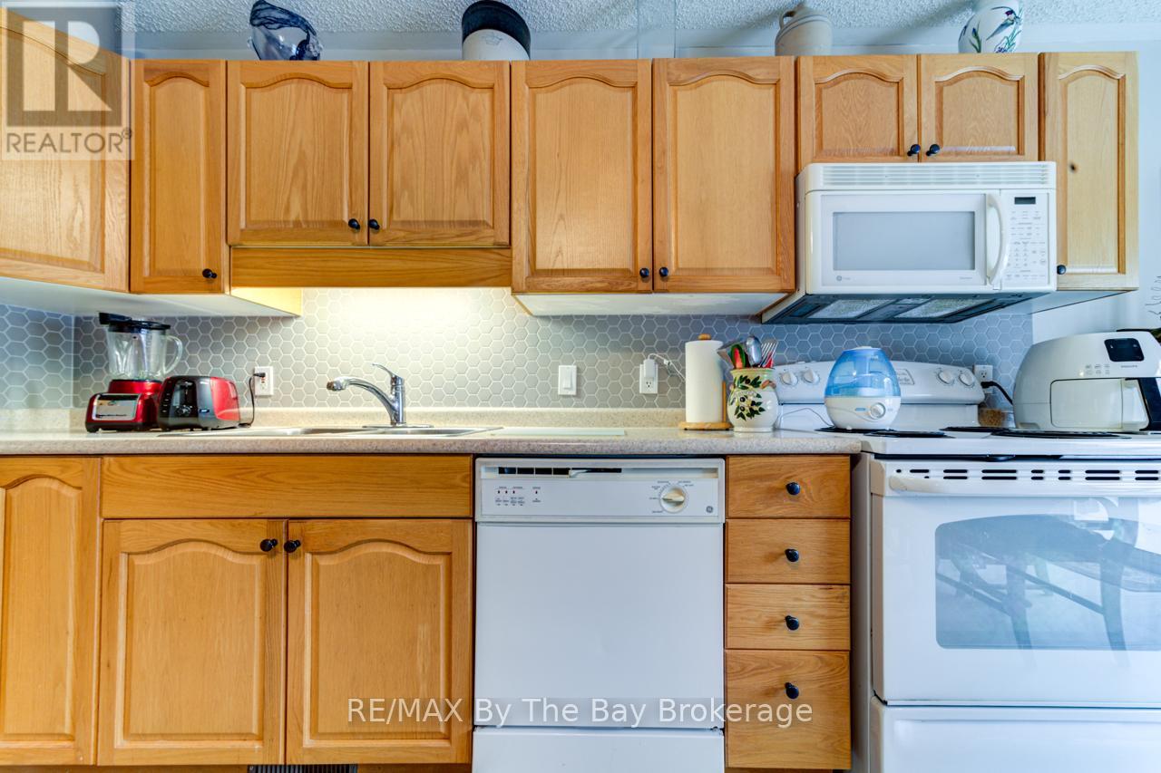 27 Pennsylvania Avenue E, Wasaga Beach, Ontario L9Z 3A8 - Photo 11 - S12670458