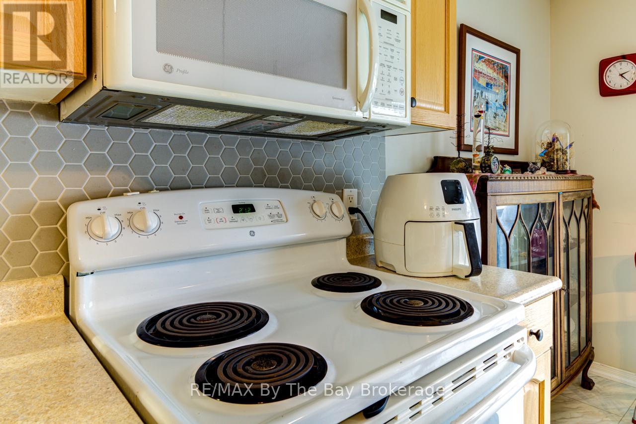 27 Pennsylvania Avenue E, Wasaga Beach, Ontario L9Z 3A8 - Photo 12 - S12670458