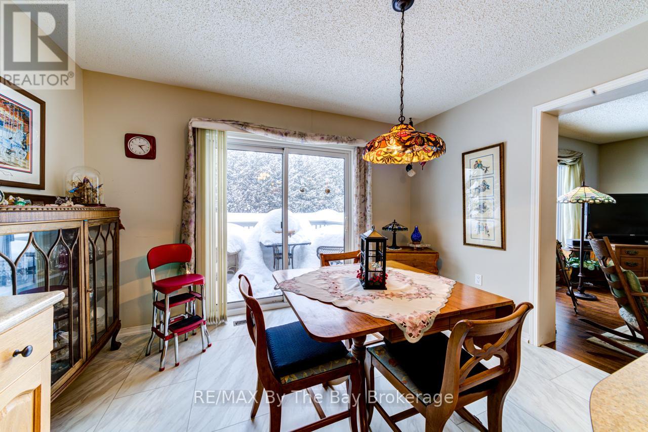 27 Pennsylvania Avenue E, Wasaga Beach, Ontario L9Z 3A8 - Photo 15 - S12670458