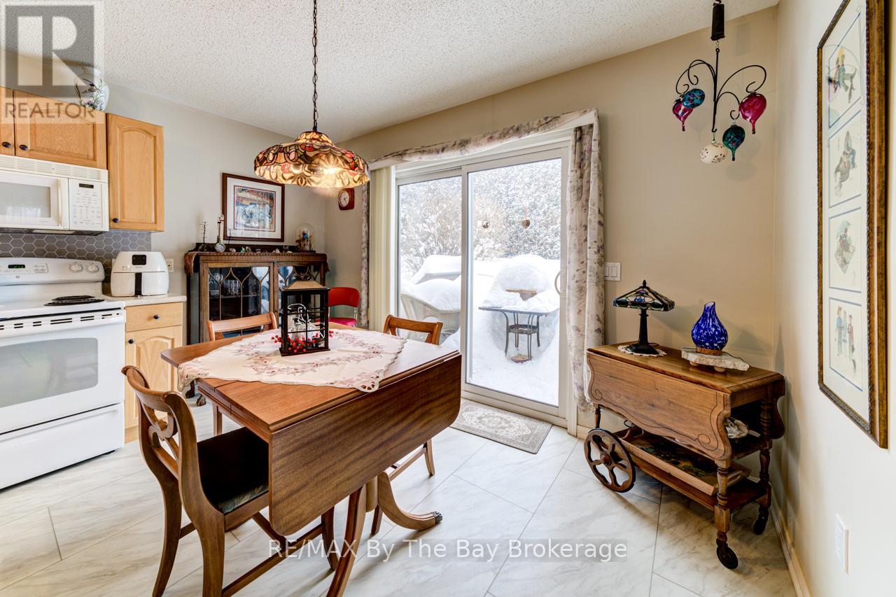 27 Pennsylvania Avenue E, Wasaga Beach, Ontario L9Z 3A8 - Photo 16 - S12670458