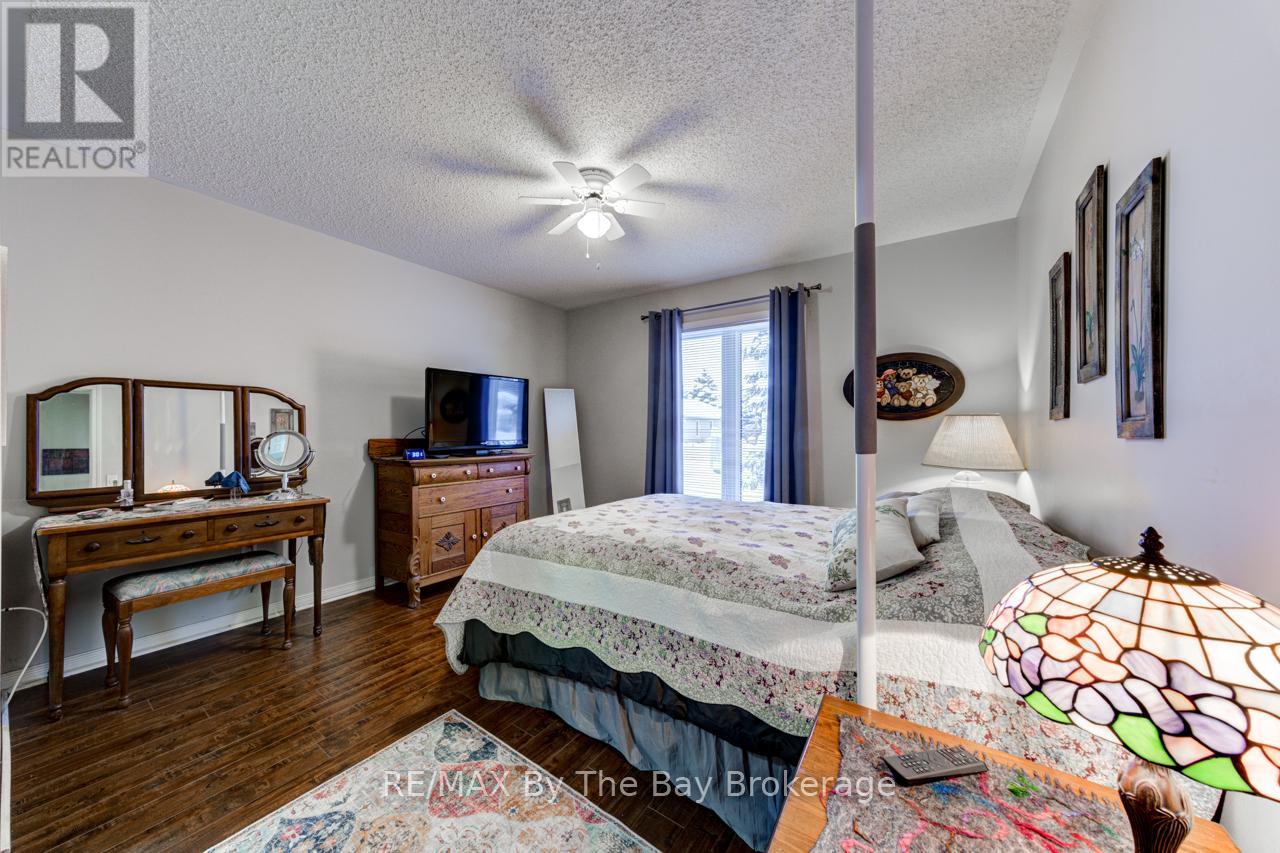 27 Pennsylvania Avenue E, Wasaga Beach, Ontario L9Z 3A8 - Photo 29 - S12670458