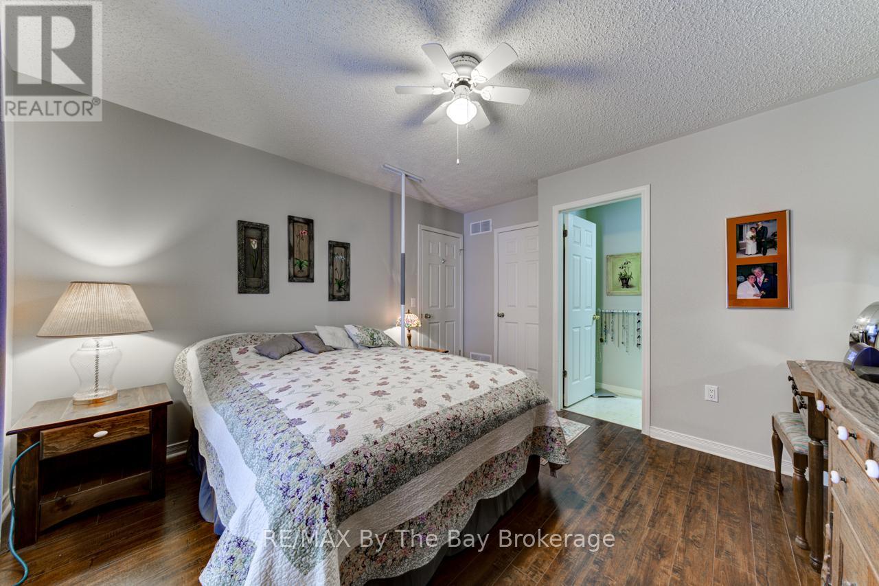 27 Pennsylvania Avenue E, Wasaga Beach, Ontario L9Z 3A8 - Photo 31 - S12670458