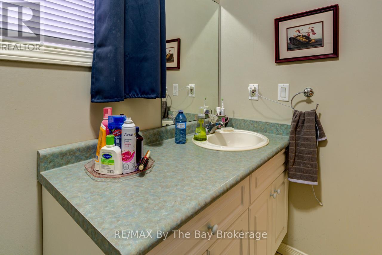 27 Pennsylvania Avenue E, Wasaga Beach, Ontario L9Z 3A8 - Photo 32 - S12670458
