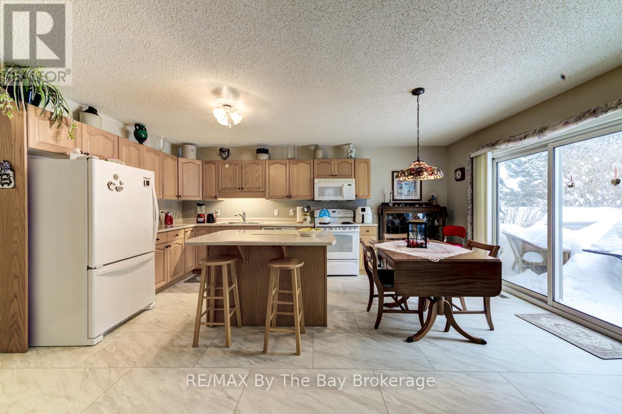 27 Pennsylvania Avenue E, Wasaga Beach, Ontario L9Z 3A8 - Photo 7 - S12670458