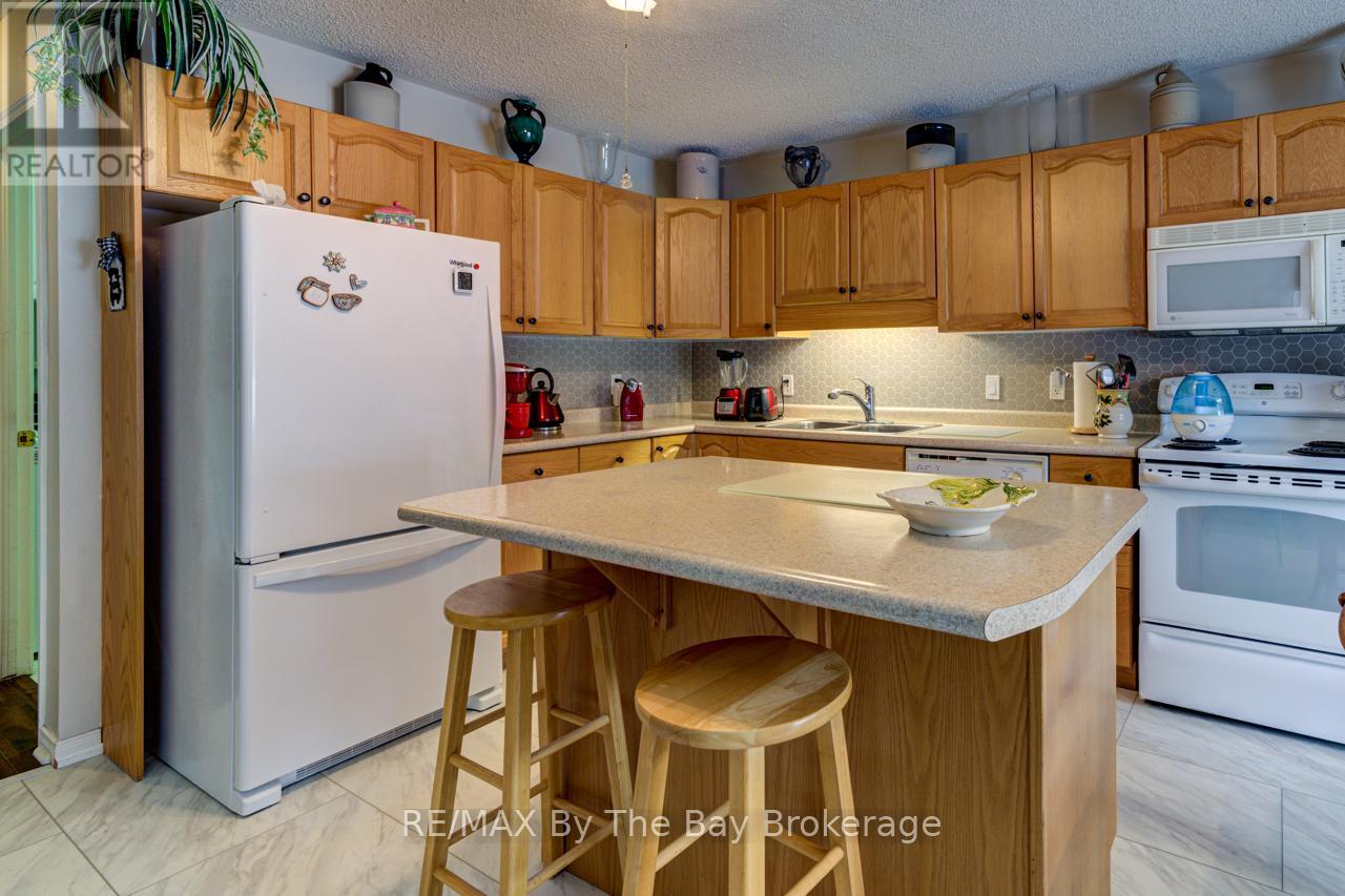 27 Pennsylvania Avenue E, Wasaga Beach, Ontario L9Z 3A8 - Photo 8 - S12670458