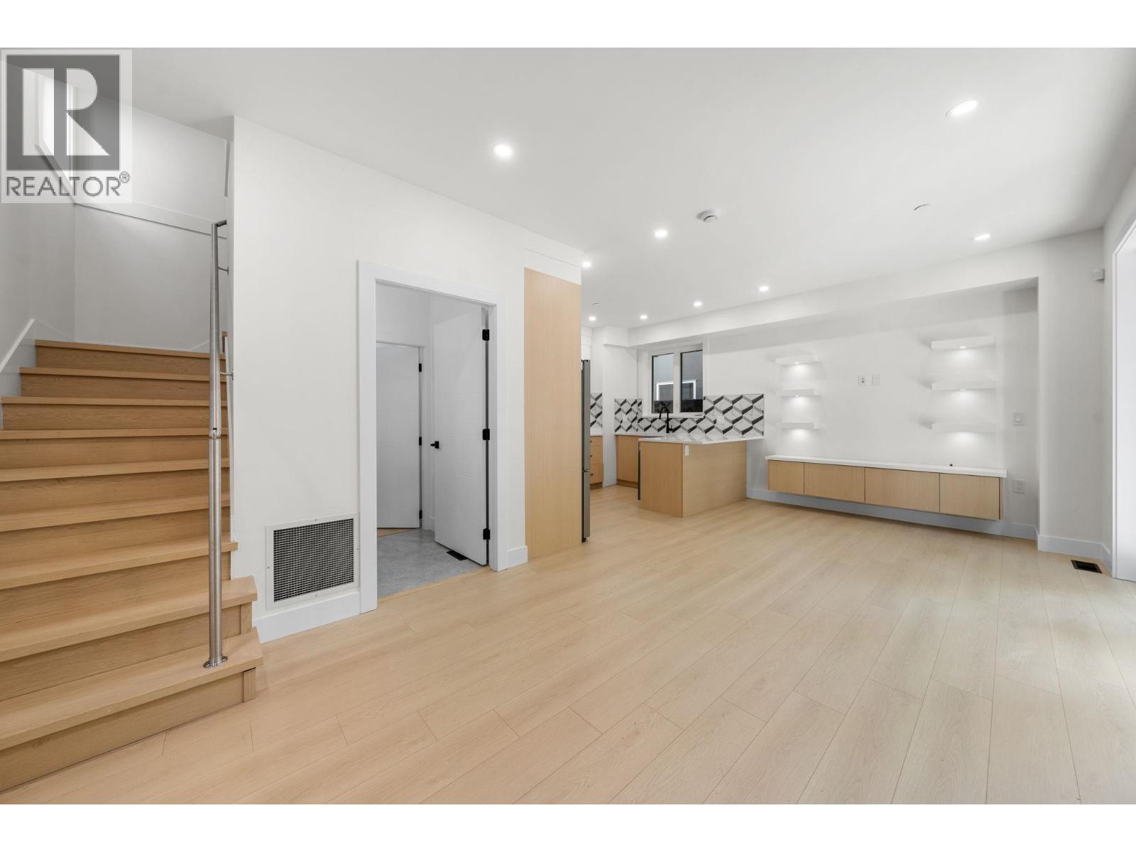 1 3425 Archimedes Street, Vancouver, British Columbia  V5R 4W4 - Photo 3 - R3076151