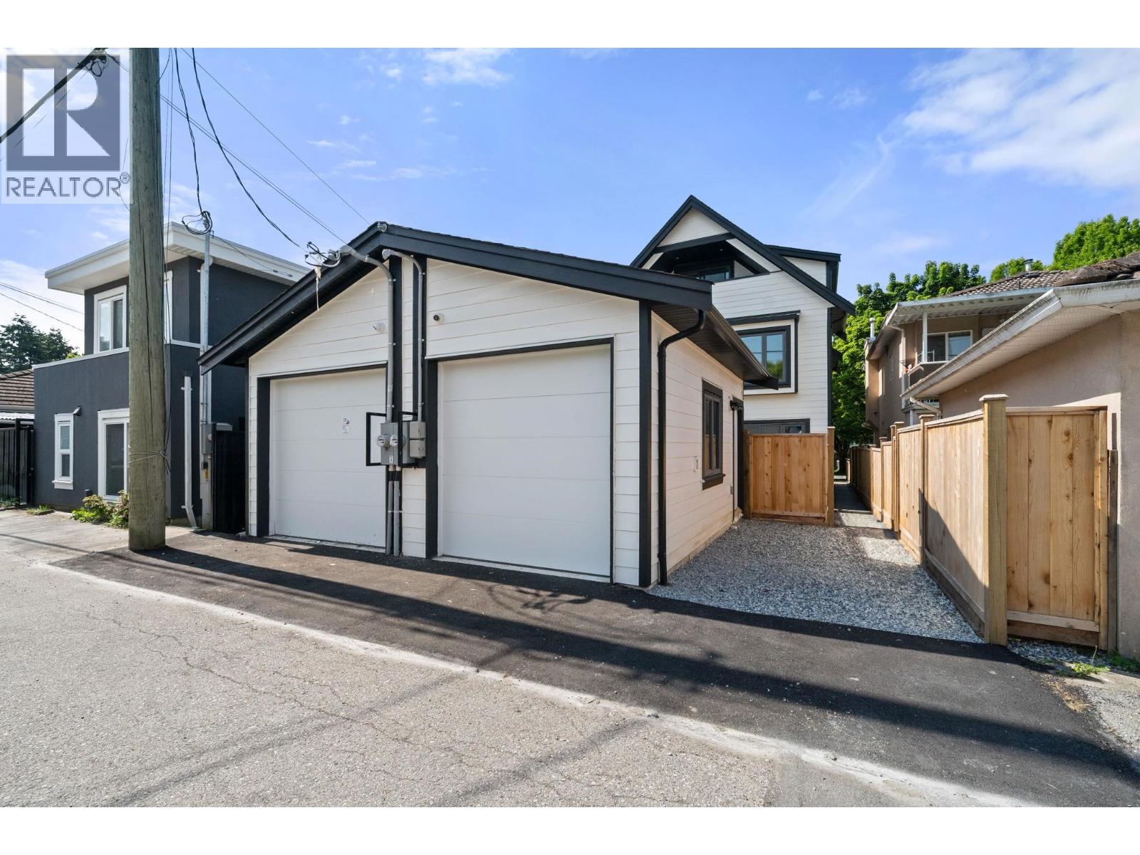 1 3425 Archimedes Street, Vancouver, British Columbia  V5R 4W4 - Photo 2 - R3076151