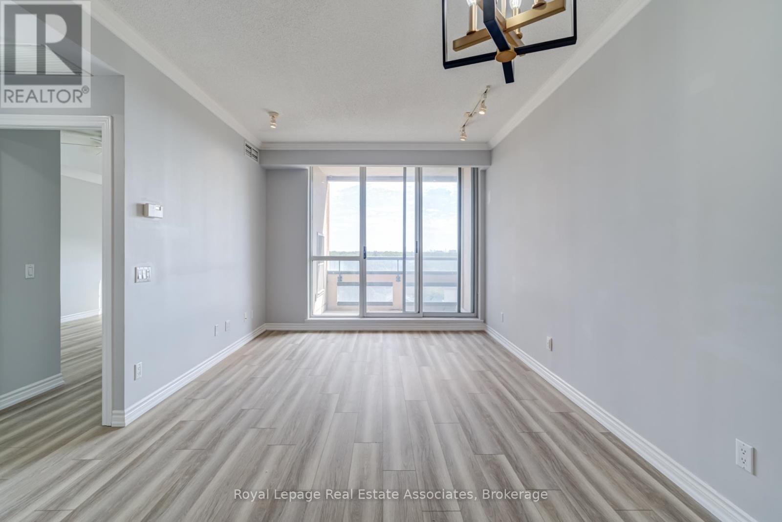 909 - 1 Belvedere Court, Brampton, Ontario  L6V 4M6 - Photo 5 - W12670476