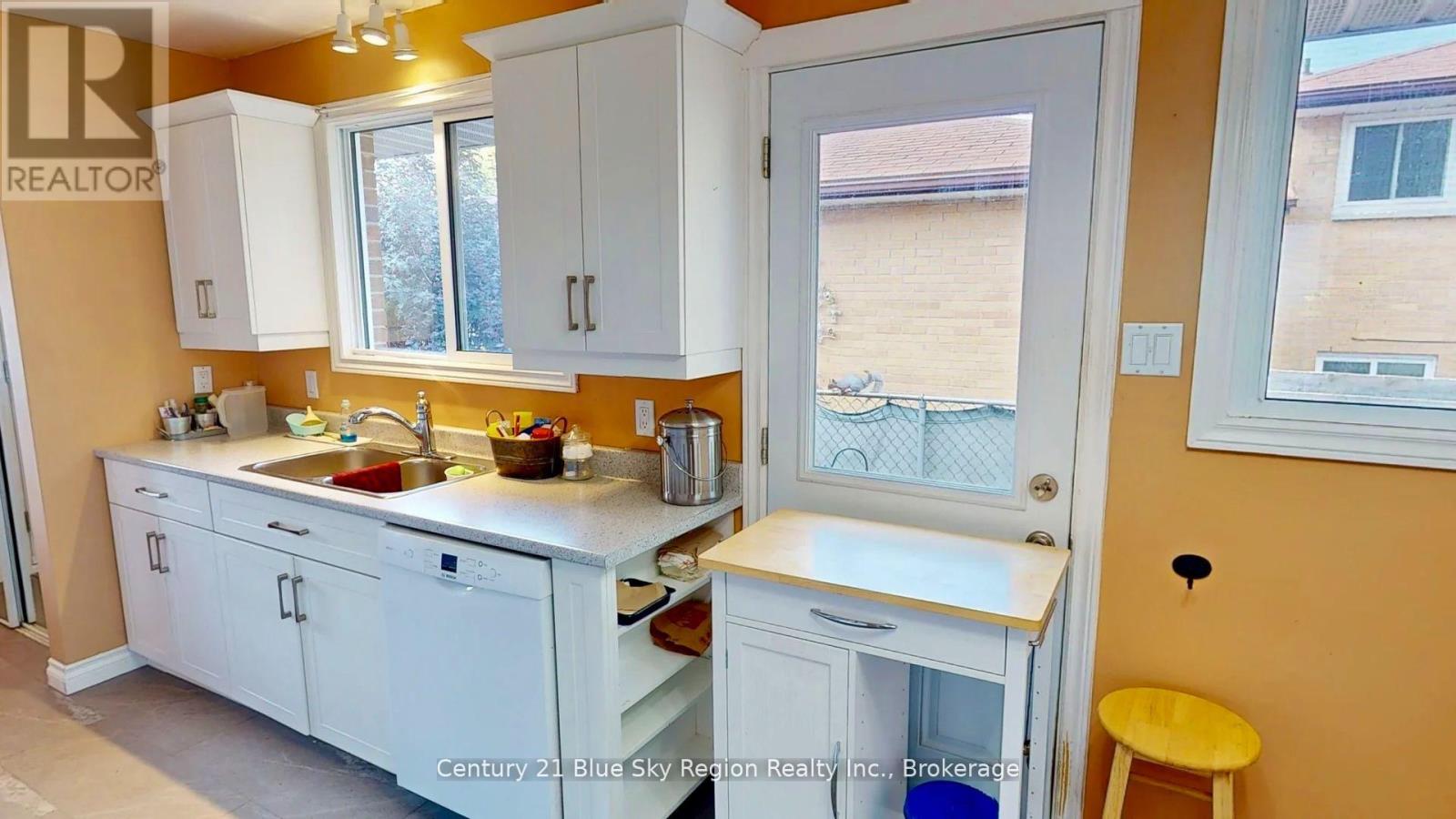 16 Herman Crescent, North Bay (Ferris), Ontario  P1A 2R5 - Photo 9 - X12665830