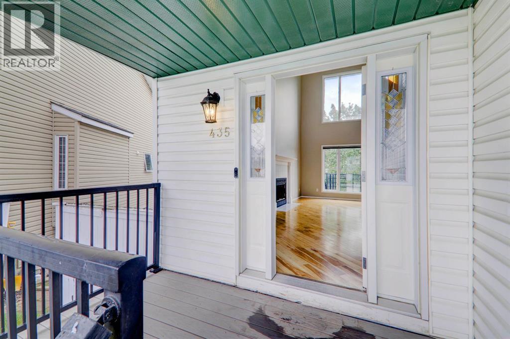 435 Douglas Ridge Mews Se, Calgary, Alberta  T2Z 2M4 - Photo 3 - A2262784