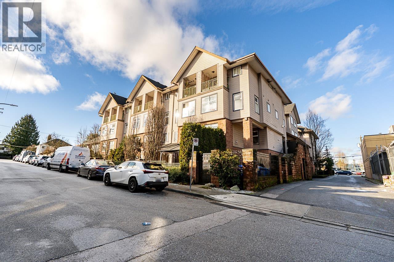 211 5625 Senlac Street, Vancouver, British Columbia  V5R 6G8 - Photo 2 - R3076859