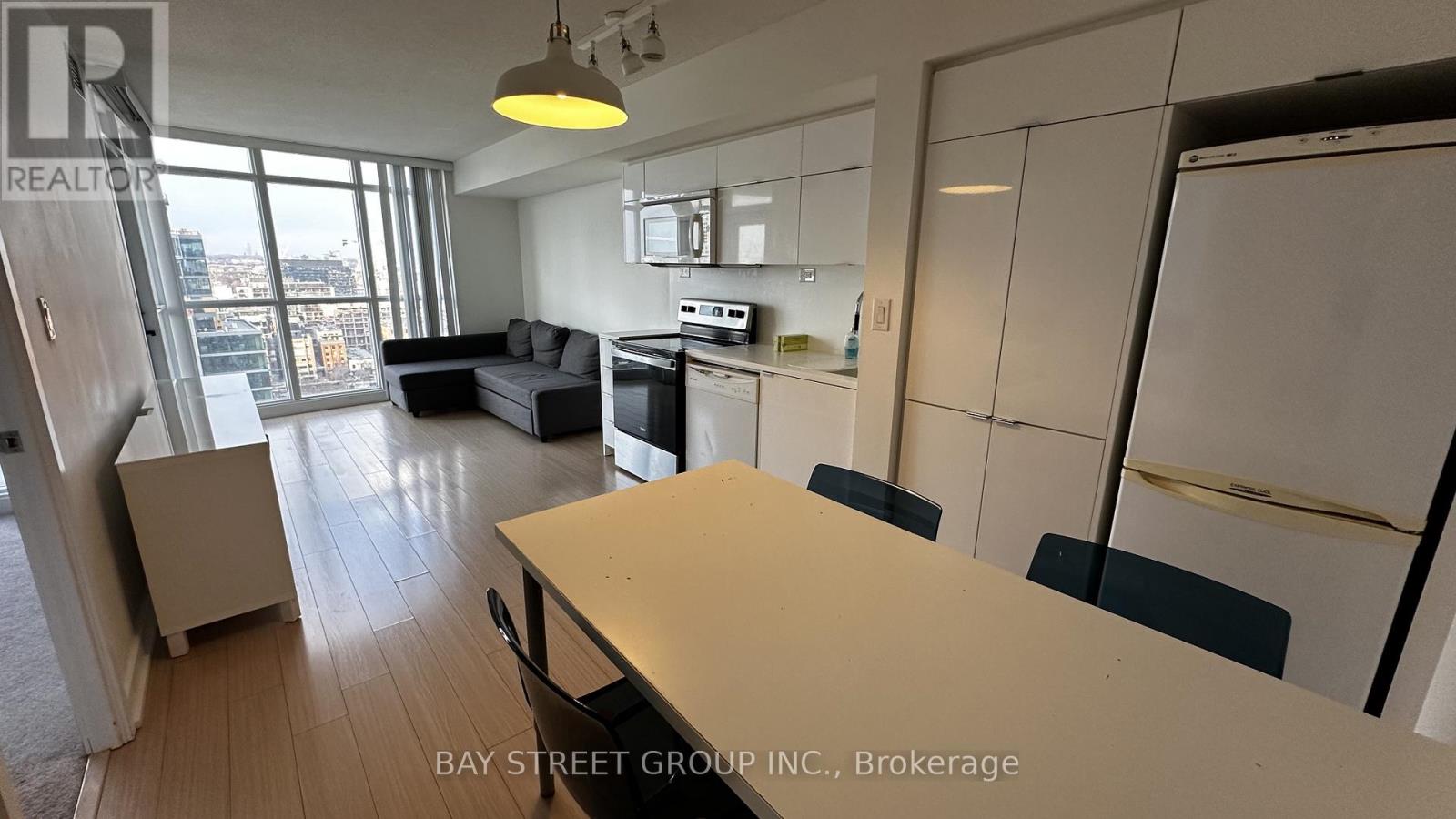 2315 - 21 Iceboat Terrace, Toronto, Ontario  M5V 4B2 - Photo 3 - C12670524