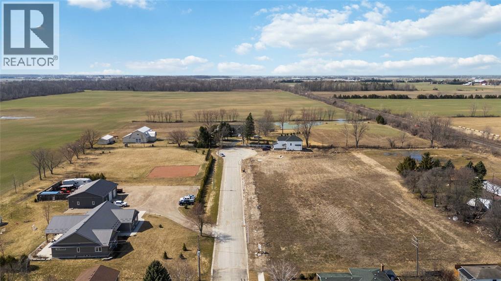 585 PLYMPTON STREET Plympton-Wyoming Ontario Canada N0N1T0 5
