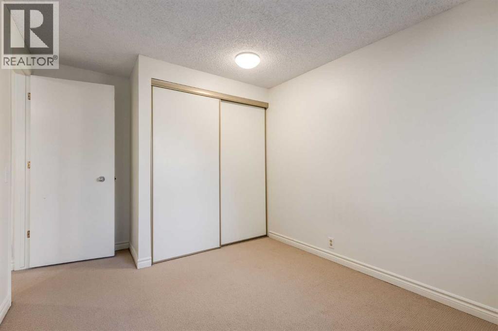 116 Point Drive Nw, Calgary, Alberta  T3B 5B3 - Photo 20 - A2271488