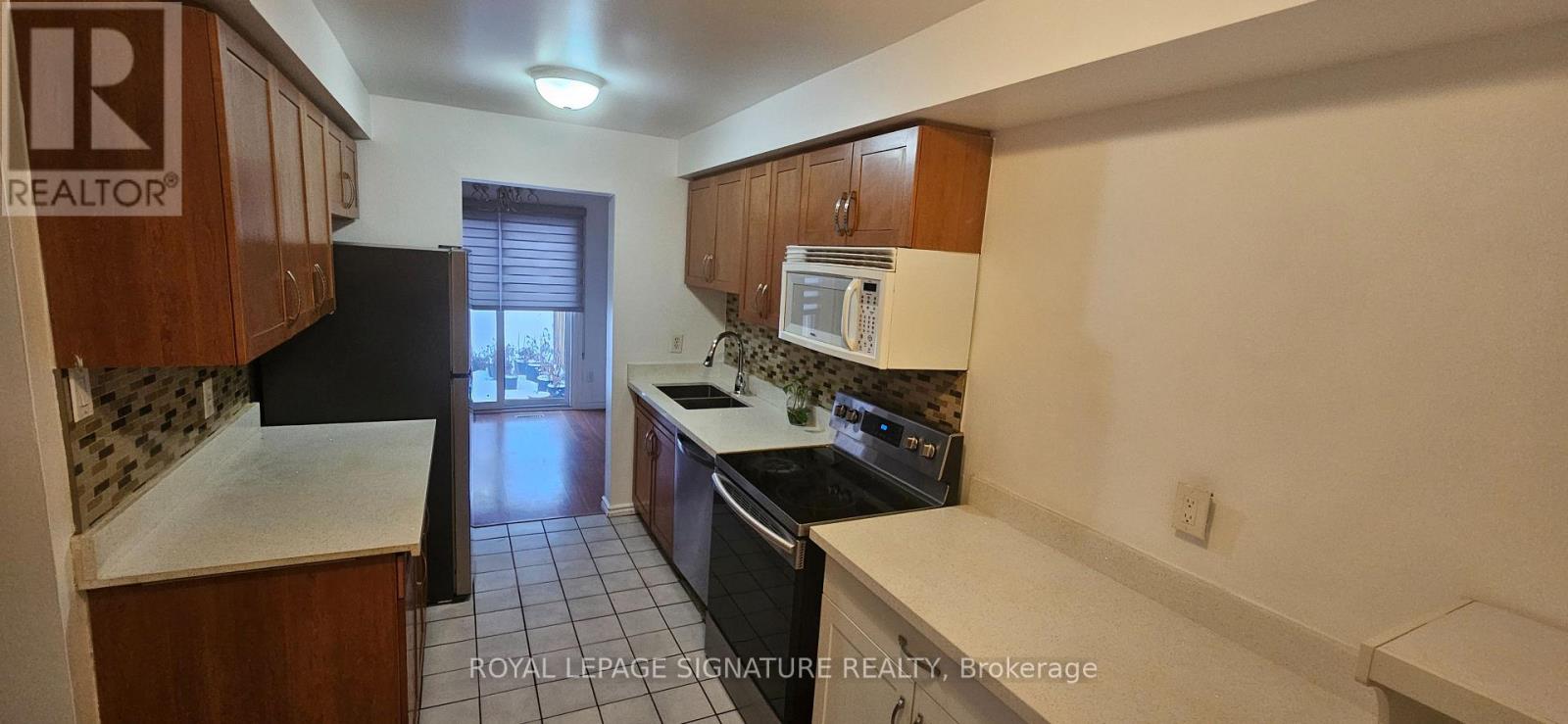 15 - 1039 Cedarglen Gate, Mississauga, Ontario  L5C 3A7 - Photo 10 - W12659756