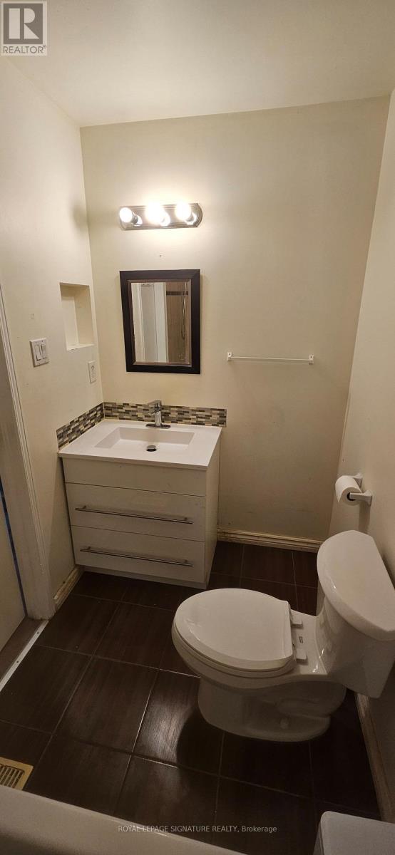 15 - 1039 Cedarglen Gate, Mississauga, Ontario  L5C 3A7 - Photo 17 - W12659756