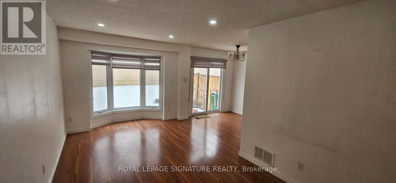 15 - 1039 Cedarglen Gate, Mississauga, Ontario  L5C 3A7 - Photo 5 - W12659756