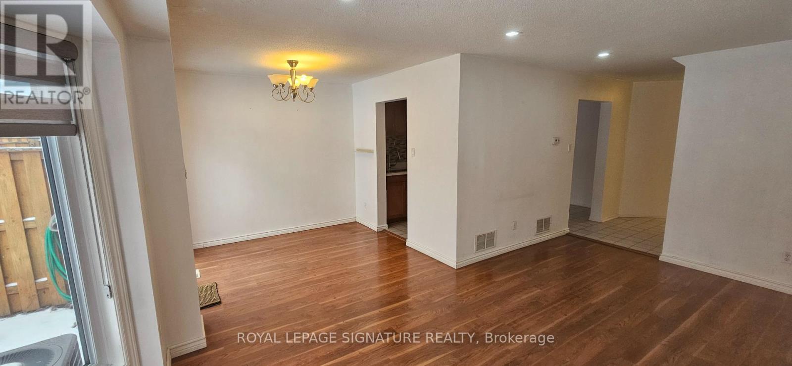 15 - 1039 Cedarglen Gate, Mississauga, Ontario  L5C 3A7 - Photo 4 - W12659756