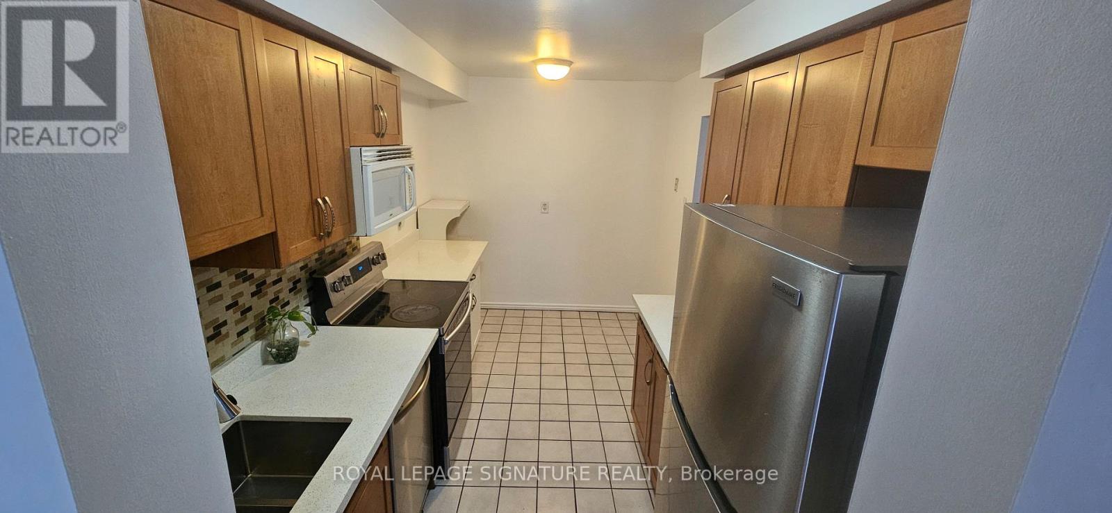 15 - 1039 Cedarglen Gate, Mississauga, Ontario  L5C 3A7 - Photo 9 - W12659756