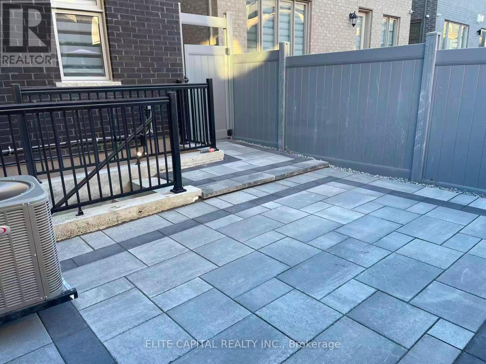 195 Milky Way Drive, Richmond Hill, Ontario  L4C 5H3 - Photo 2 - N12670532