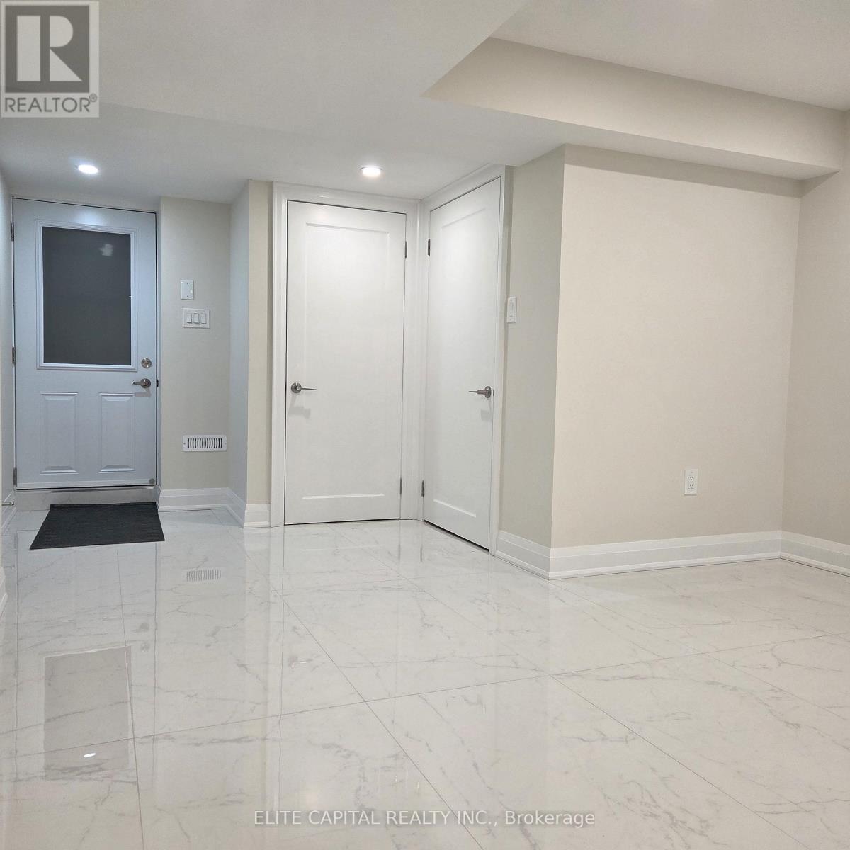 195 Milky Way Drive, Richmond Hill, Ontario  L4C 5H3 - Photo 3 - N12670532