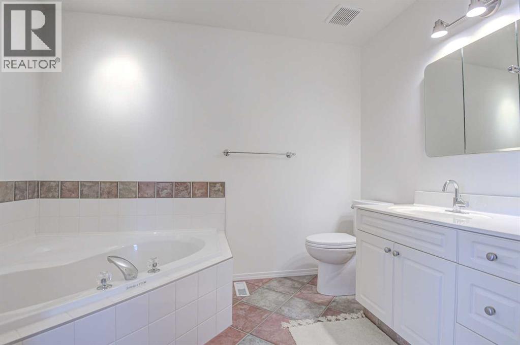 96 Hampstead Green Nw, Calgary, Alberta  T3A 6H2 - Photo 17 - A2272960