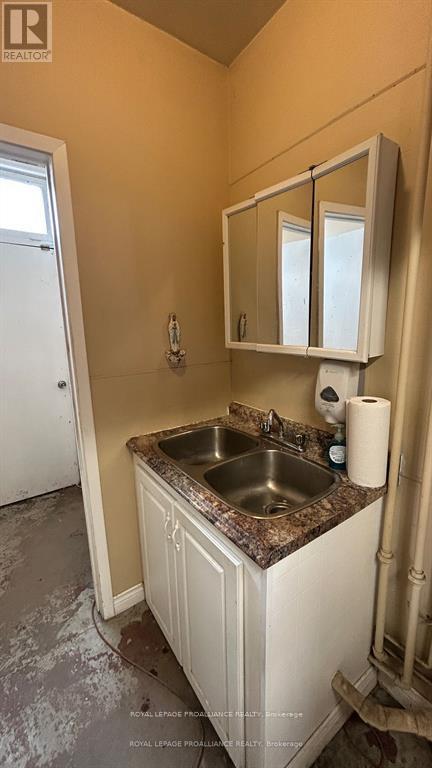 180 Perth Street, Brockville, Ontario  K6V 5E5 - Photo 10 - X12670596