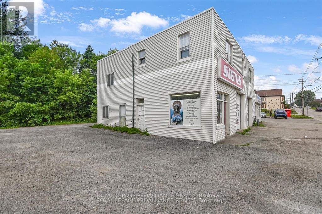 180 Perth Street, Brockville, Ontario  K6V 5E5 - Photo 3 - X12670596