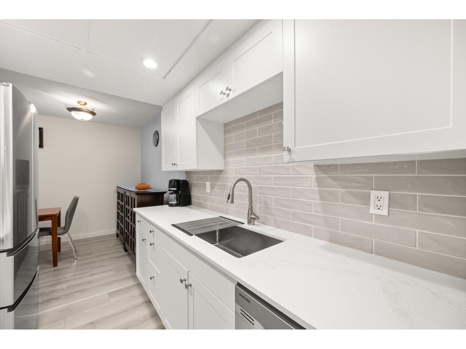 104 1320 Fir Street, White Rock, British Columbia  V4B 4B2 - Photo 3 - R3076876