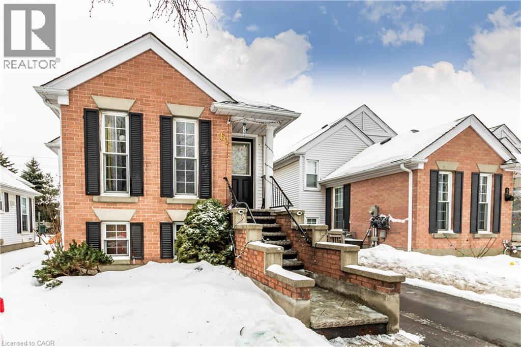 61 WAKE ROBIN Drive, Kitchener, Ontario