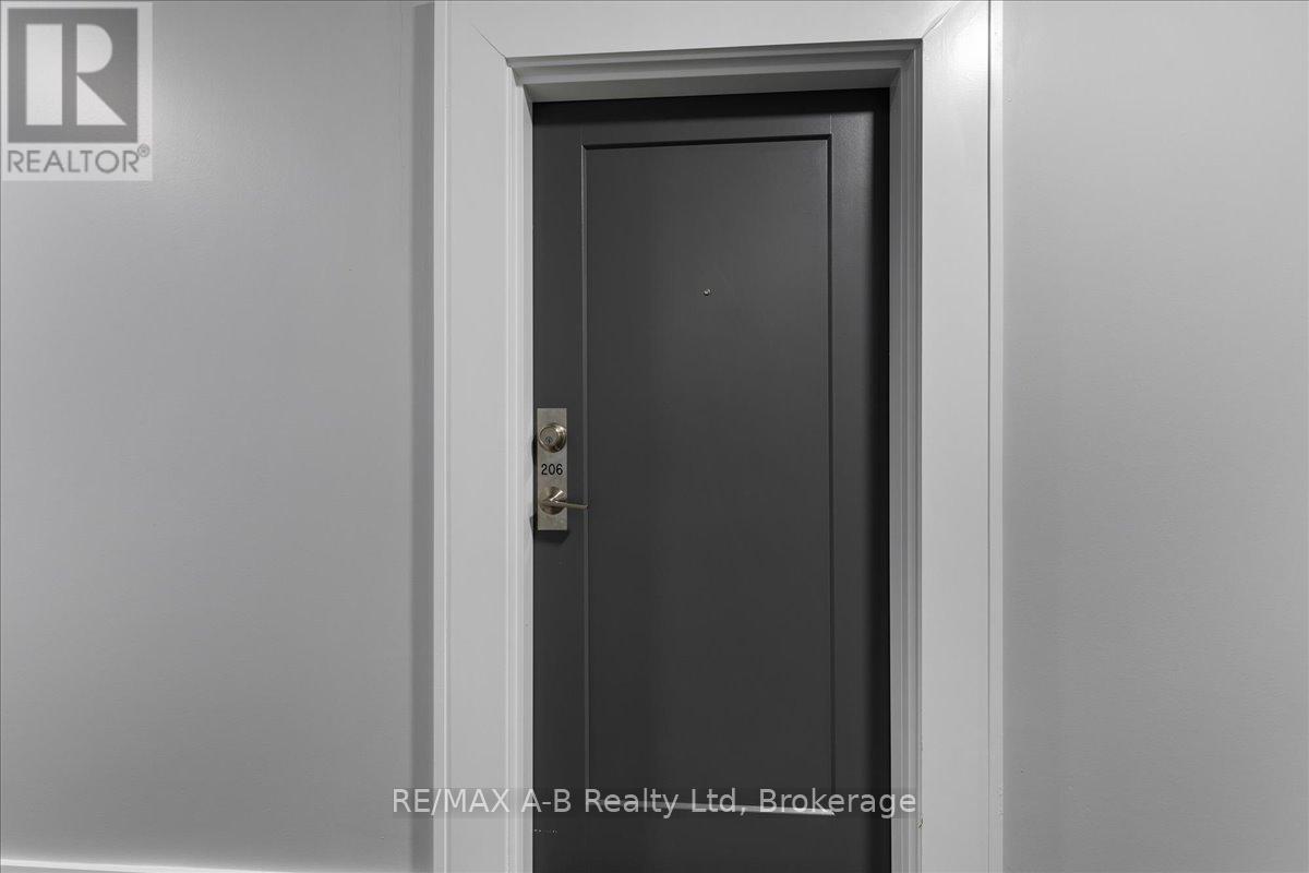 206 - 255 John Street N, Stratford, Ontario N5A 0G7 - Photo 2 - X12670602