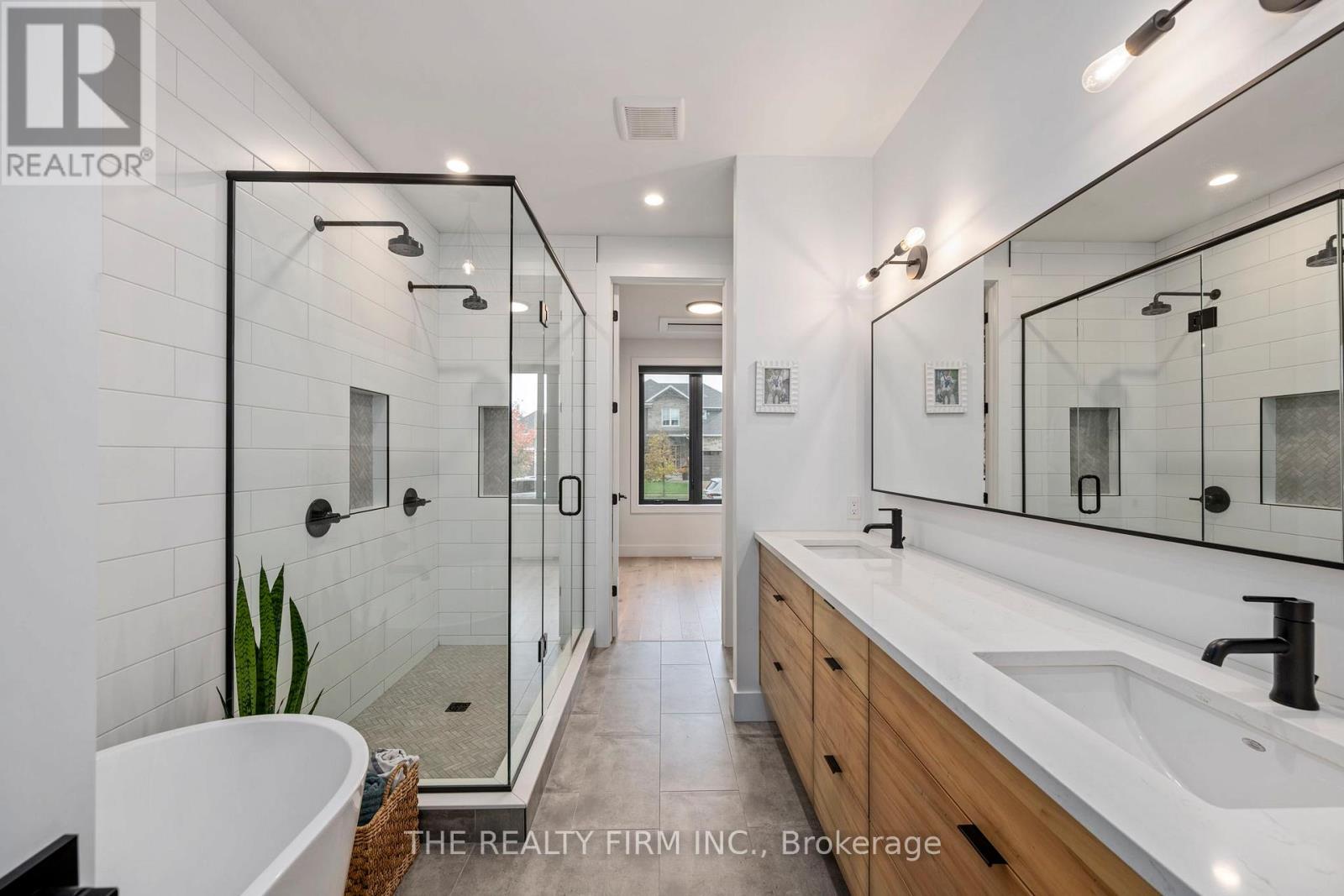 2568 Lucas Avenue, Strathroy-Caradoc, Ontario  N0L 1W0 - Photo 24 - X12670642