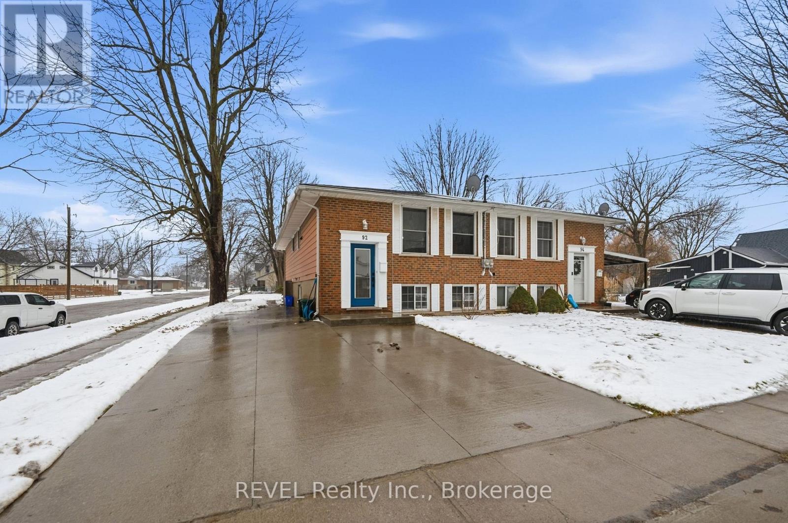 92 Lavinia Street, Fort Erie, Ontario  L2A 2E2 - Photo 2 - X12670638