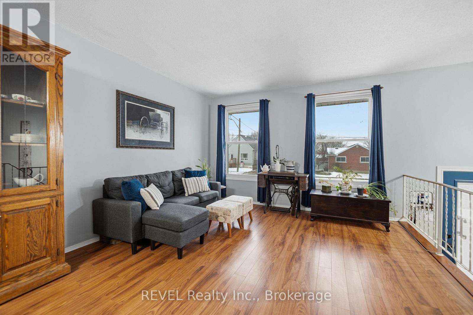 92 Lavinia Street, Fort Erie, Ontario  L2A 2E2 - Photo 3 - X12670638