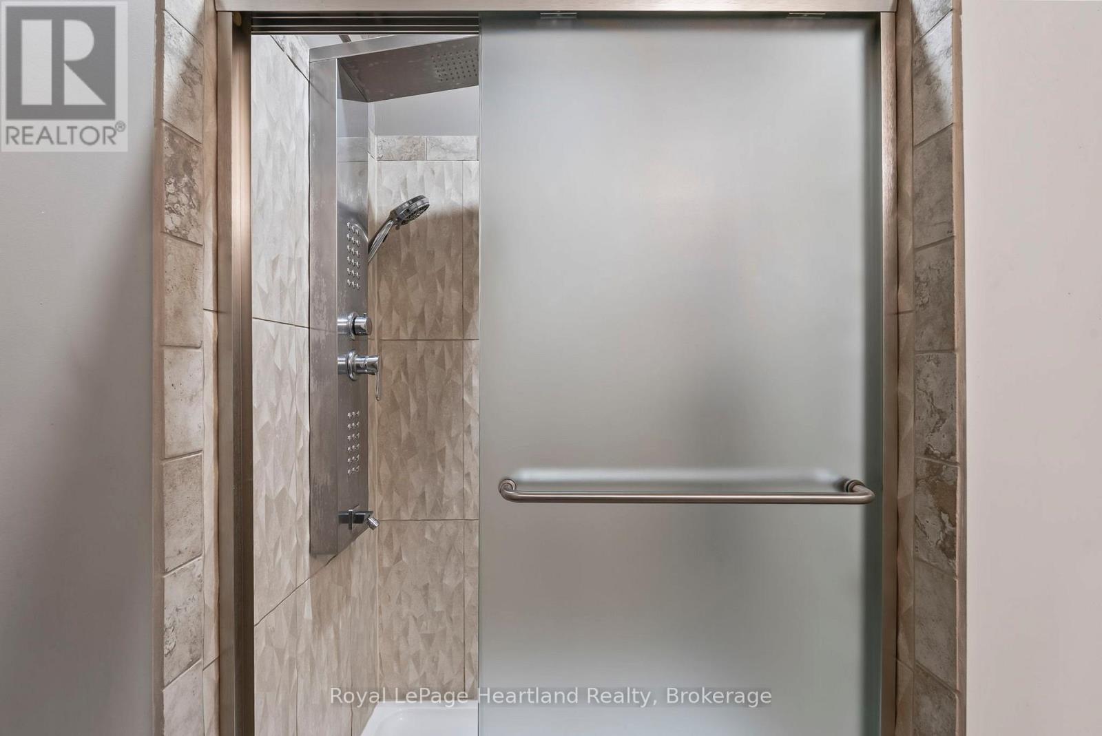 1020 Main Street, Howick, Ontario  N0G 2X0 - Photo 19 - X12670658