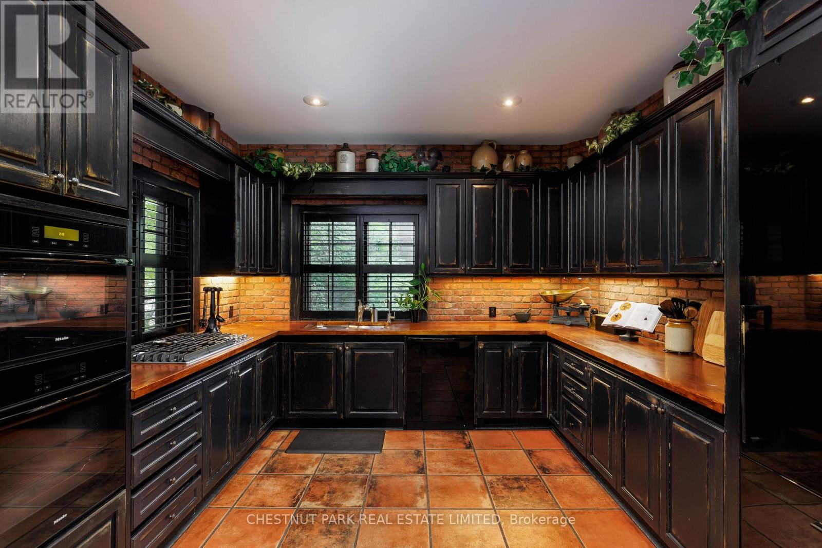 20 Mckenzie Avenue, Toronto, Ontario  M4W 1J9 - Photo 18 - C12670634