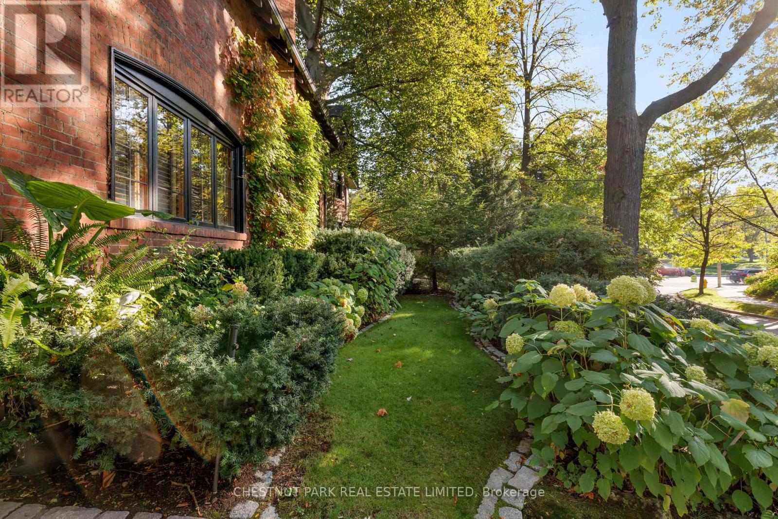 20 Mckenzie Avenue, Toronto, Ontario  M4W 1J9 - Photo 2 - C12670634