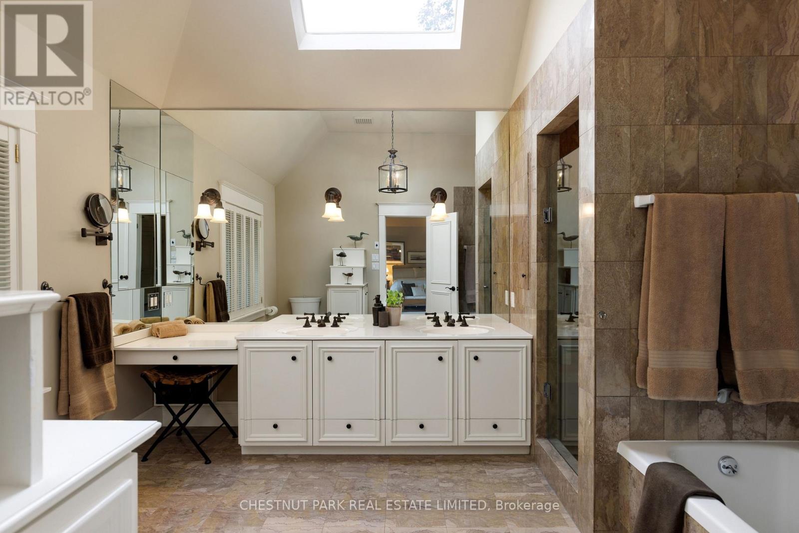 20 Mckenzie Avenue, Toronto, Ontario  M4W 1J9 - Photo 24 - C12670634