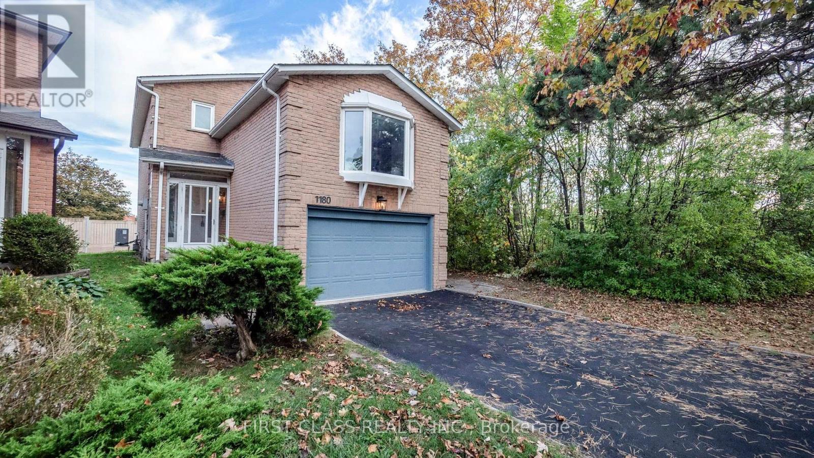 1180 Shagbark Crescent, Mississauga, Ontario  L5C 3P3 - Photo 2 - W12670654