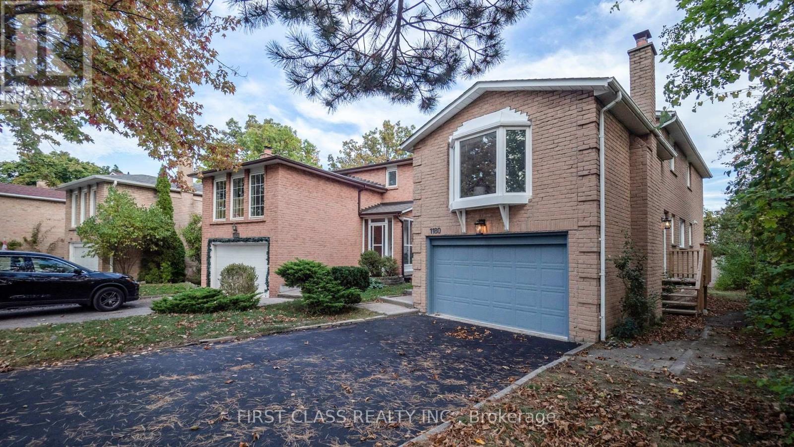 1180 Shagbark Crescent, Mississauga, Ontario  L5C 3P3 - Photo 3 - W12670654