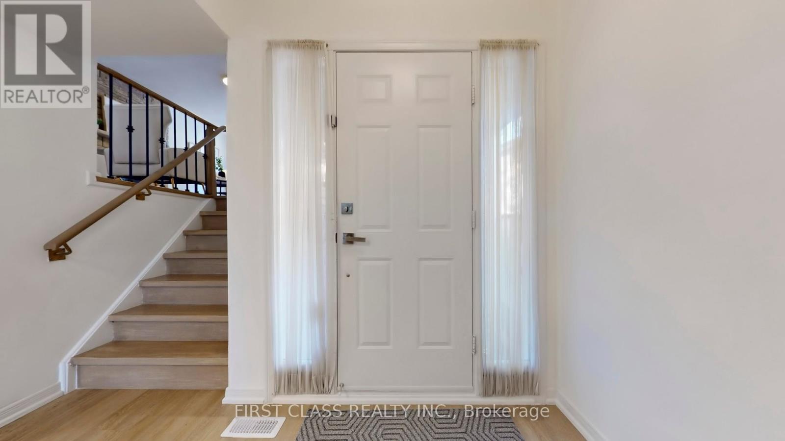 1180 Shagbark Crescent, Mississauga, Ontario  L5C 3P3 - Photo 4 - W12670654