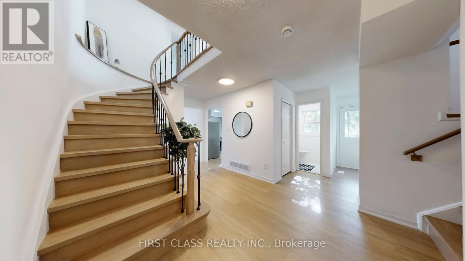 1180 Shagbark Crescent, Mississauga, Ontario  L5C 3P3 - Photo 5 - W12670654