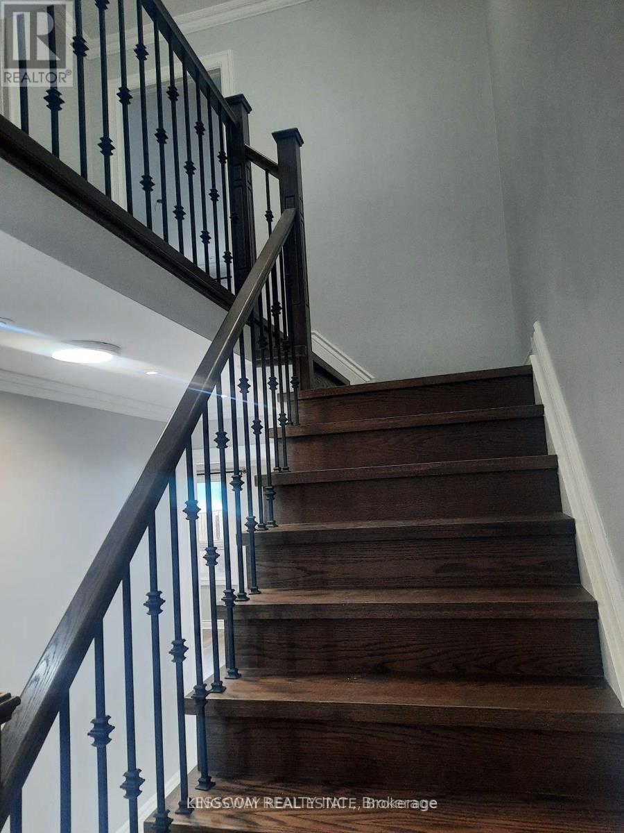 12 Silverstream Road, Brampton, Ontario  L6Z 4L2 - Photo 11 - W12670662