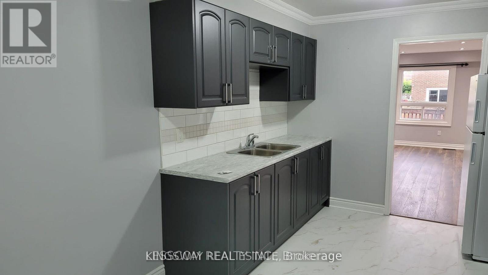 12 Silverstream Road, Brampton, Ontario  L6Z 4L2 - Photo 13 - W12670662